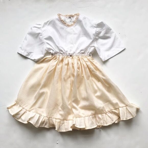 Vintage Adorable Swiss dot apron dress fits 3/4T - Picture 2 of 7